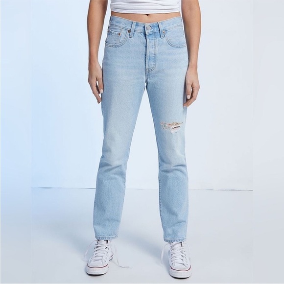 NWT Levi's 501 Jeans Size 28 Floral Patchwork Distressed - Picture 1 of 7